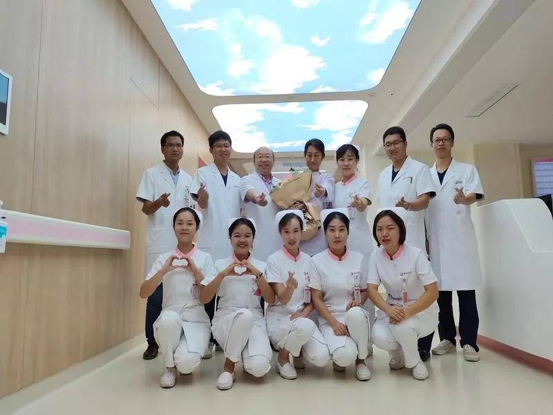 這個(gè)國(guó)慶，西安國(guó)際醫(yī)學(xué)中心人用守護(hù)向祖國(guó)深情表白