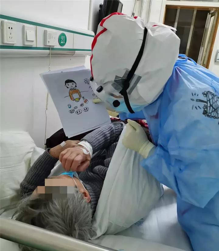 【戰(zhàn)“疫”日記】紙上生花 畫中有愛(ài)