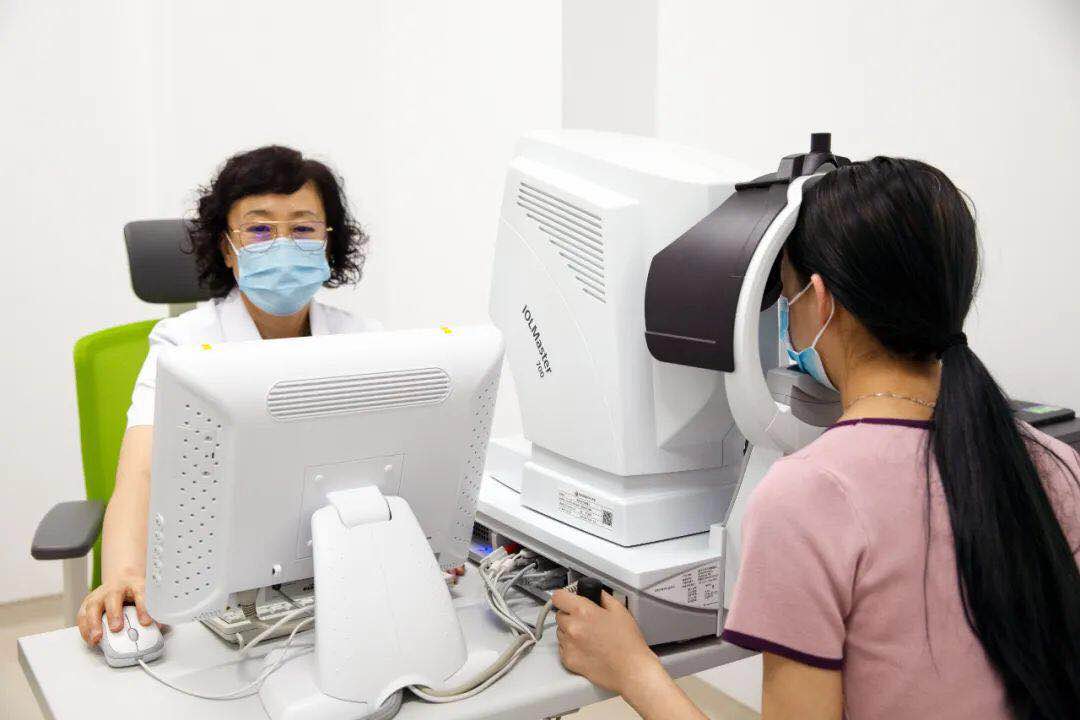 眼睛干澀、看不清字？ 快來這里檢查