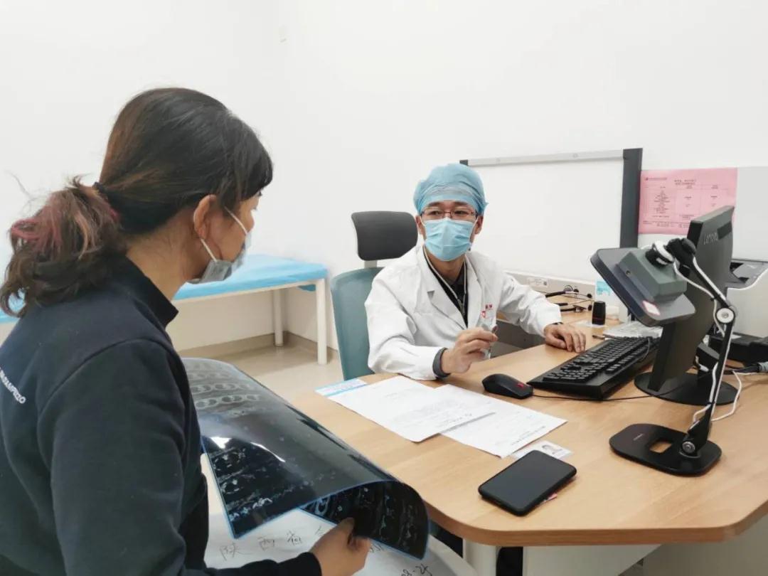 雙節(jié) 他們這樣度過(guò)——致敬堅(jiān)守“醫(yī)線”的醫(yī)護(hù)人員