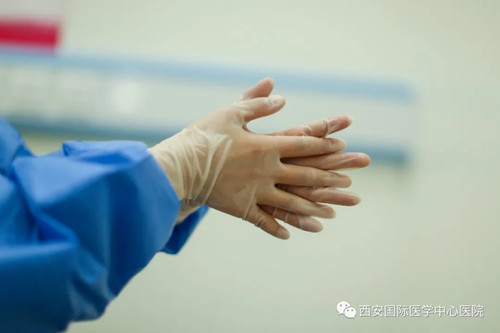 49秒！她的手，已接種了13230人