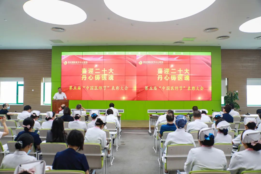 慶祝醫(yī)師節(jié)，致敬最美的你們！