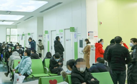 節(jié)后首個(gè)工作日|不停歇，他們?nèi)κ刈o(hù)患者健康！