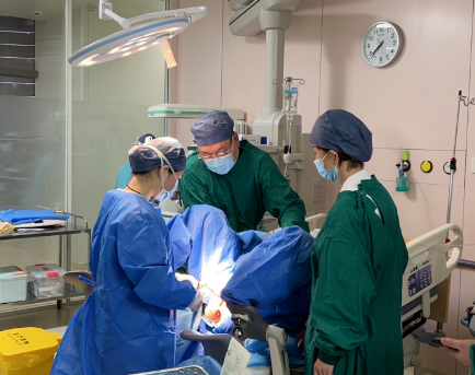 孕期規(guī)范管理，分娩精心接生，30歲產(chǎn)婦順產(chǎn)雙胞胎