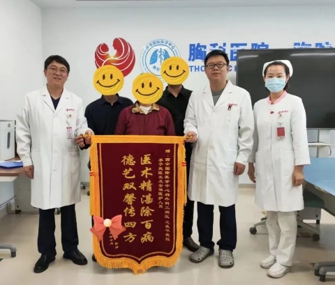 15cm腫物“躲”胸骨后！ 多學科聯(lián)合為六旬老人“拆彈”