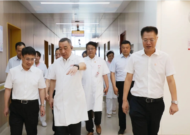 醫(yī)師節(jié)快樂！西北大學(xué)校長孫慶偉一行來院慰問