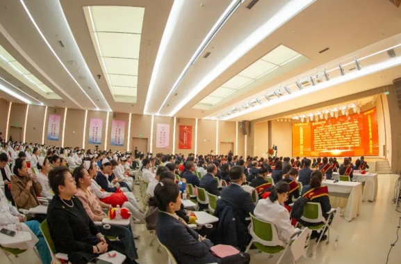 接續(xù)奮斗啟新篇！這場(chǎng)總結(jié)表彰大會(huì)奮進(jìn)感滿滿